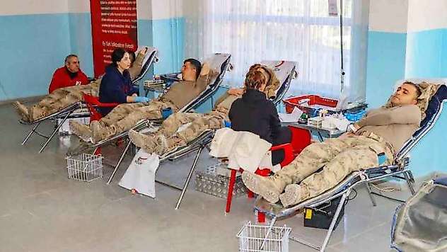 Siirt'te jandarma personelinden 660 ünite kan bağışı