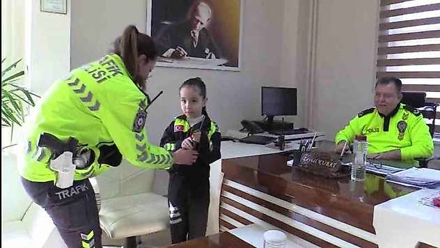 Polis olma hayali kuran minik Ada'ya büyük sürpriz