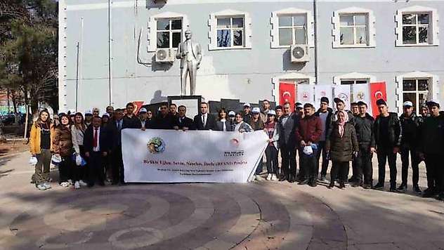 Besnili öğrenciler kültür gezisinde