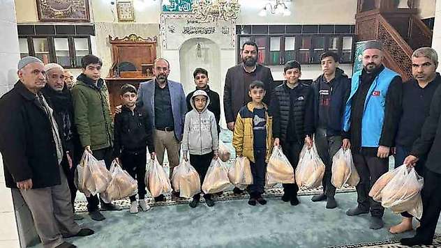 Diyarbakır'da cami öğrencilerinden 'askıda ekmek' uygulaması