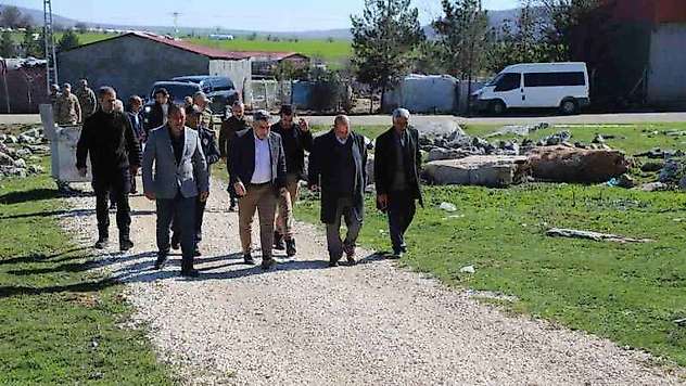 Ergani Kaymakamı Karaaslan, kırsal mahalleleri ziyaret edip talepleri dinledi