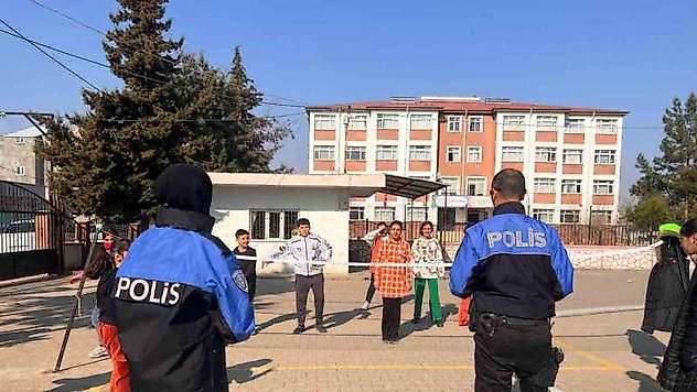 TDP Polisleri öğrencileri bilgilendirdi