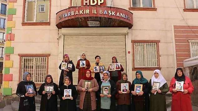 Evlat nöbetindeki aileler 8 Mart'ı buruk geçirdi