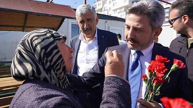 Bakan Yardımcısı Aydın, deprem mağduru kadınları unutmadı
