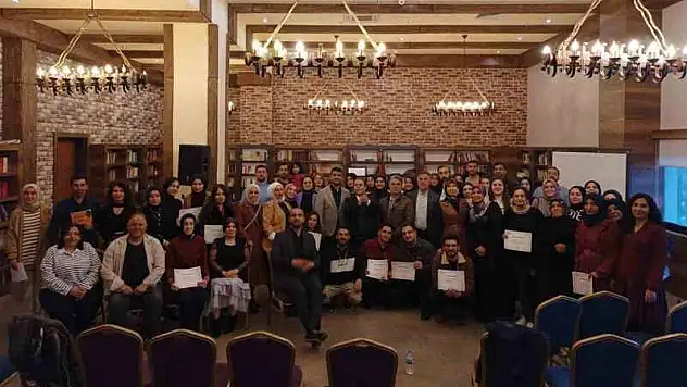 Diyarbakır'da gelenekten geleceğe edebiyat ve sanat okulu yazarlık atölyesi tamamlandı