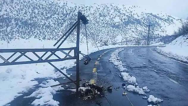Şırnak'ta olumsuz hava şartlarına rağmen elektrik arızası giderildi