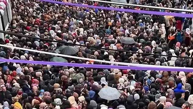 Batman'da çeyiz mağazasında indirim izdihamı
