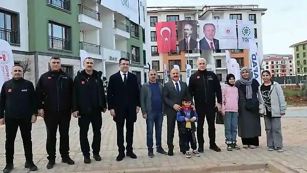 Vali Varol, kalıcı deprem konutlarını inceledi