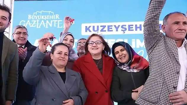 Gazi Konut Kuzeyşehir'de hak sahiplerinin anahtarları teslim edildi