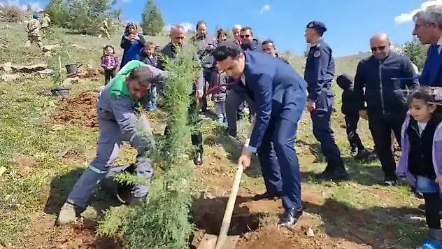 Gölbaşı'nda 250 Fidan Toprakla Buluştu
