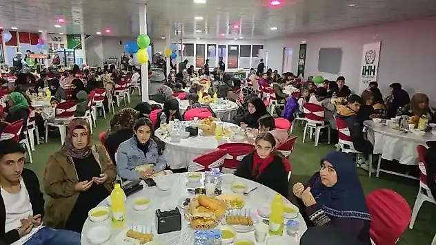 Çelebi, 'Yetim ailelerimize el uzatmak amacıyla elimizden geleni yapıyoruz'