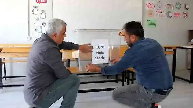 Adıyaman'da sınıflar temizlendi, sandıklar kuruldu