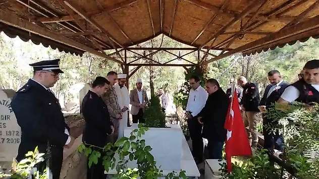 Şehit kabirleri ziyaret edilerek mevlit okutuldu