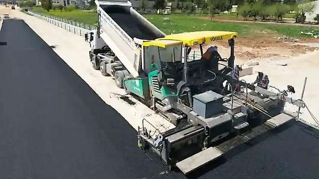 Akçakale yolunda asfalt çalışması