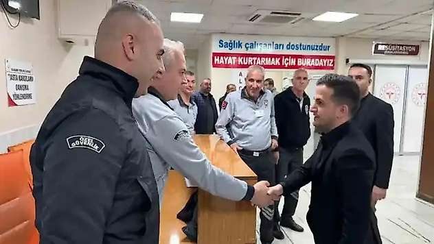 Aküzüm bayramda sağlık emekçileriyle bir araya geldi