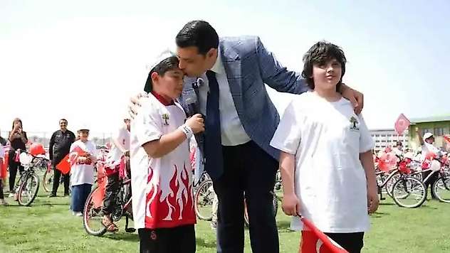Başkan Yılmaz'ın bisiklet armağanı, 23 Nisan'da çocukların yüzünü güldürdü