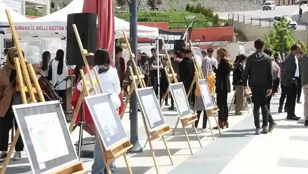 Şırnak'ta Gazze'deki katliamı anlatan resim sergisi açıldı