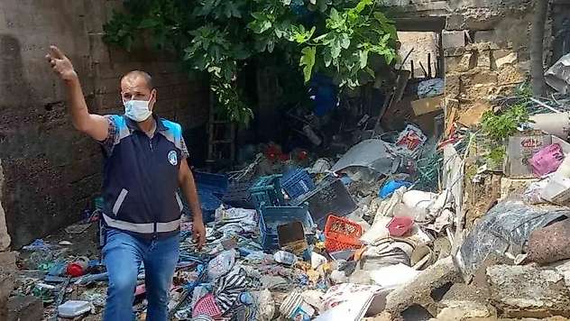 Yalnız yaşayan kadının evinden 3 kamyon çöp çıktı