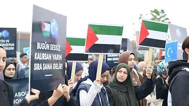 Üniversite öğrencilerinden Filistin ve Doğu Türkistan'a sessiz destek