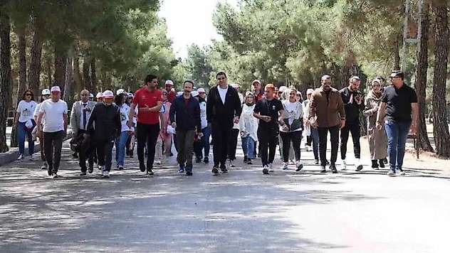 Yılmaz, sağlıklı yaşamı teşvik etmek için yürüdü
