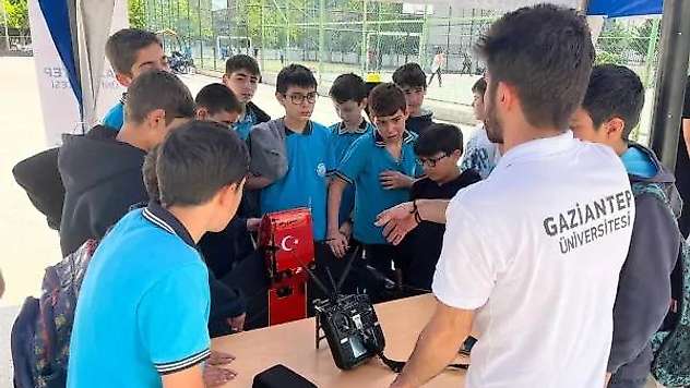 GAÜN öğrencileri geliştirdikleri projeleri liselilere anlattı
