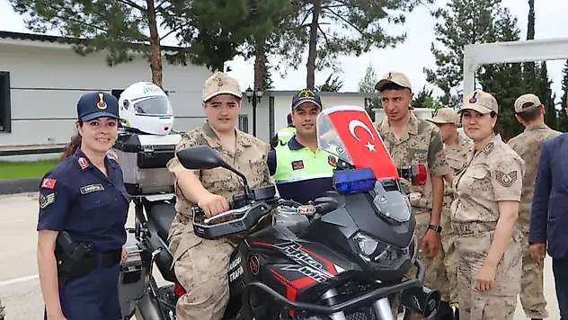 En Özel Asker, Bizim Asker