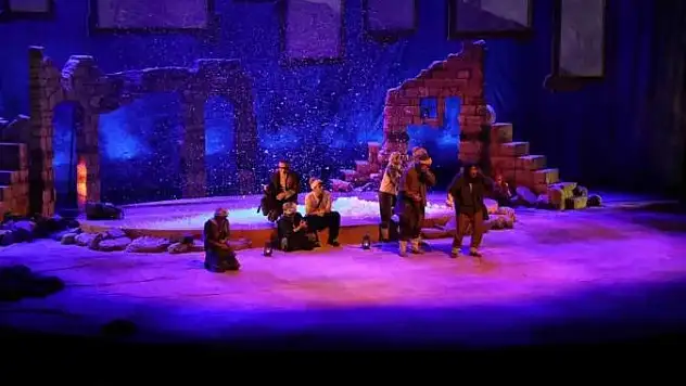 Gaziantep Şehir Tiyatrosu Bedia Muvahhit tiyatro ödülünü aldı
