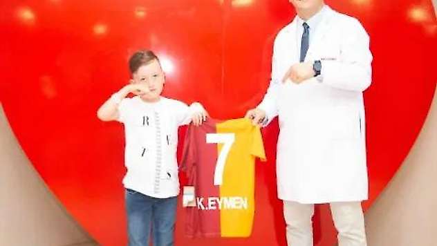 Lenfoma hastası Eymen Çakmak, Galatasaray forması hayaline kavuştu
