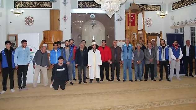 Besni'de gençler sabah namazında buluşuyor