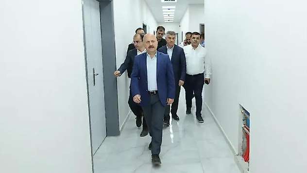 Vali Varol Tut gençlik merkezi  inşaatında incelemelerde bulundu