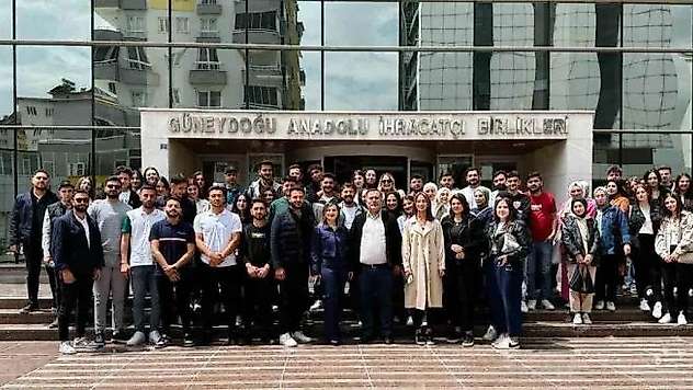 Sosyal Bilimler MYO öğrencilerine ihracatta sınırları aş eğitimi verildi
