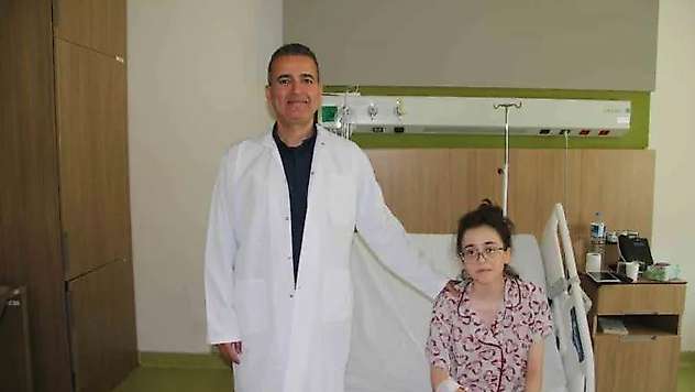Skolyoz hastalığı olan kız çocuğu sağlığına kavuştu
