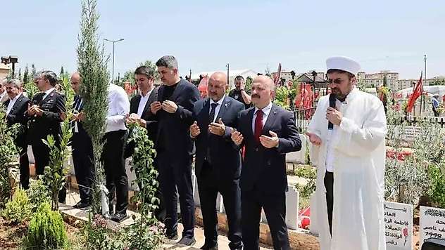Kent protokolü şehitlik ziyaretinde bulundu