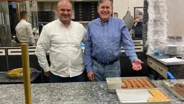 Meşhur Kadayıfçı Sıtkı Usta, yabancı büyükelçileri ağırladı
