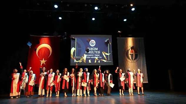 GAÜN Turizm Fakültesi mezunları törenle uğurlandı
