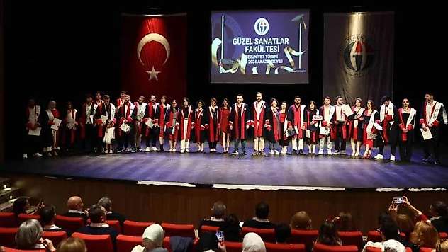 GAÜN Güzel Sanatlar Fakültesinde mezuniyet heyecanı
