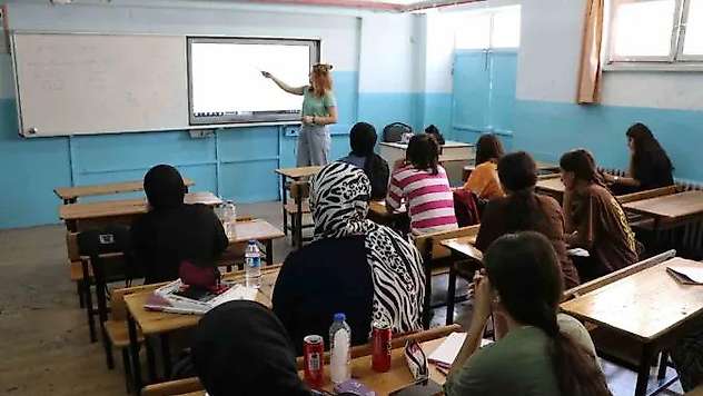 Haliliye Belediyesi ile üniversiteye hazırlık yaz kursu başladı
