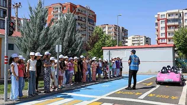 Diyarbakır'da öğrencilere trafik eğitimi

