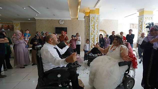 Kahramanmaraş'ta özel çifte özel düğün
