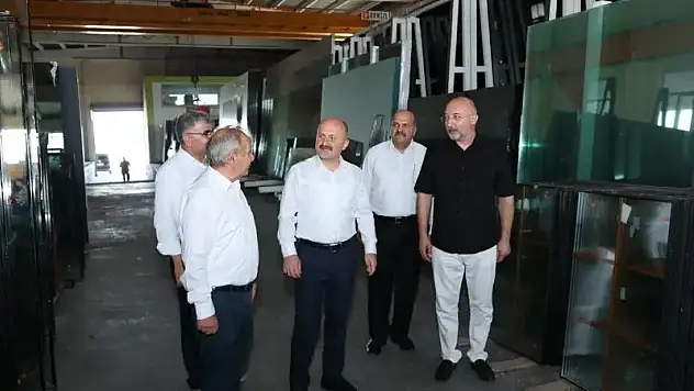 Vali Varol Cam Fabrikasında incelemelerde bulundu