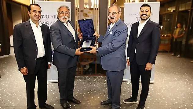 SANKO Holding'ten Çiçek'e teşekkür plaketi