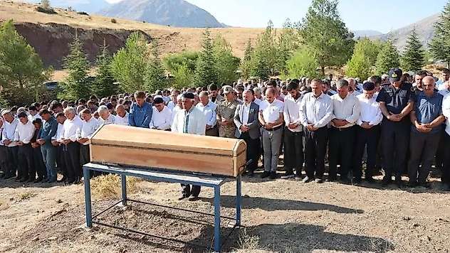 Vefat eden Polis memuru Abdullah Ünal dualarla son yolculuğuna uğurlandı