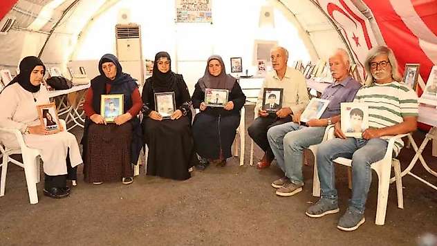 Evlat nöbetindeki babadan oğluna sitem: 'Elindeki kalemi aldılar, kalem yerine silah verdiler. Kime karşı, bana karşı'