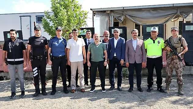 Vali Varol polis yol kontrol noktasını ziyaret etti