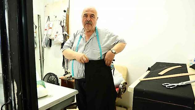 60 yıllık terzi tarihi kaybolan mesleğini anlattı: