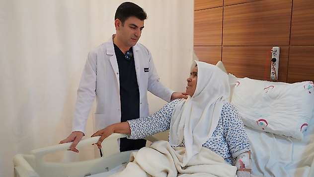 79 yaşındaki hastanın aort kapağı ameliyatsız değiştirildi