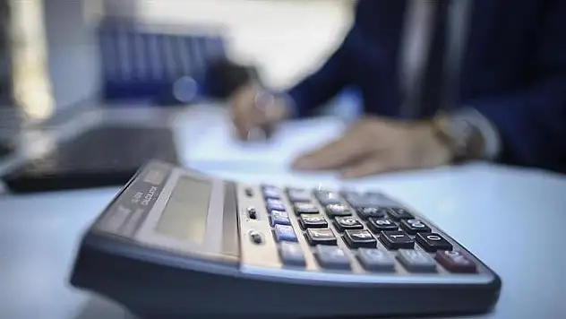 950 bin sözleşmeli memura zam