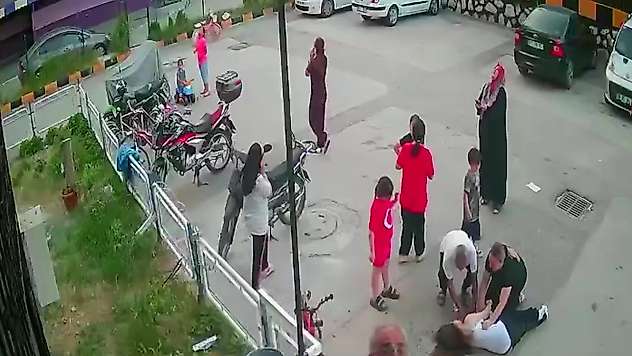 Adana'da 12. kattan düşen kız çocuğu hayata tutundu: Düşme anı kamerada