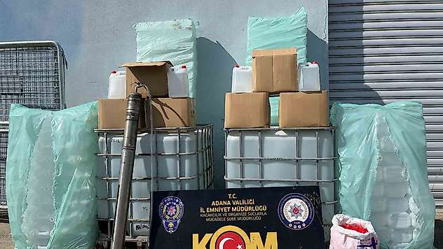 Adana'da 2 ton kaçak etil alkol ele geçirildi