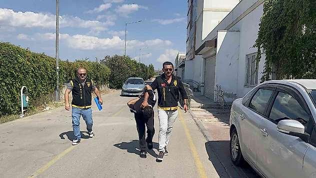 Adana'da 3 kişiyi öldüren katil zanlısı adliyeye sevk edildi
